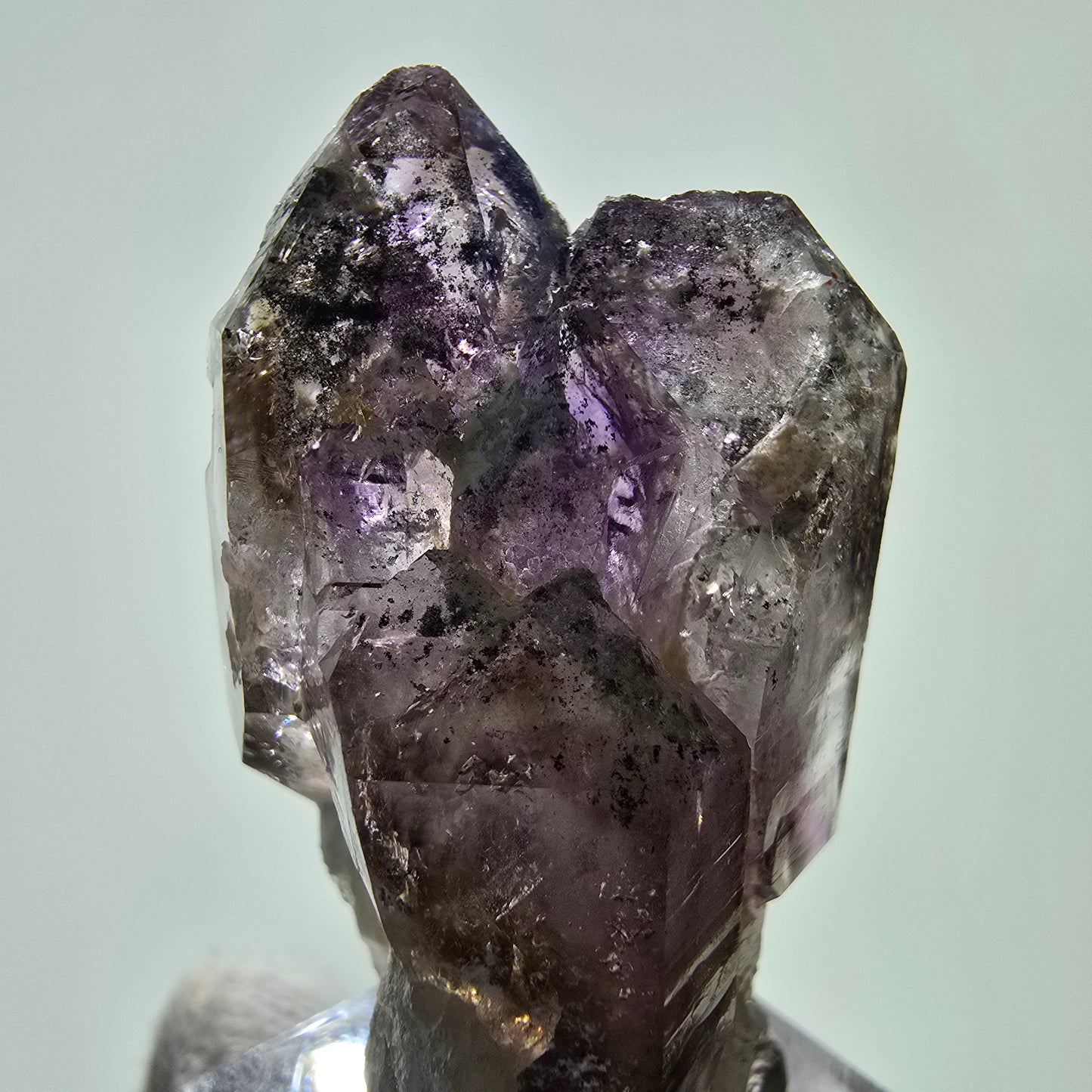 Améthyste fantôme rare, sceptre DT, amas Brandberg, Namibie, 50 x 26 x 24 mm 