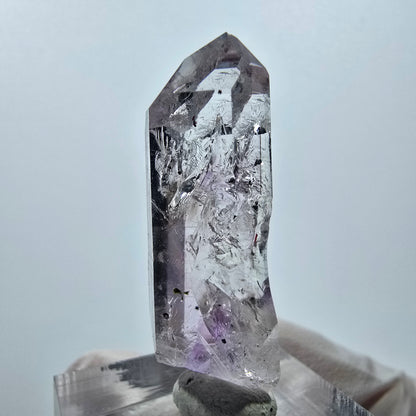 Améthyste fantôme, mine d'hématite Point Streep, Goboboseb, Namibie, 38 x 12 x 11 mm 