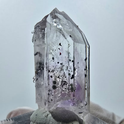 Améthyste fantôme, mine d'hématite Point Streep, Goboboseb, Namibie, 33 x 16 x 13 mm 
