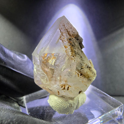 Belle pointe de quartz en cristal de sceptre de quartz fumé 32 * 27 * 20 mm de Goboboseb Namibie