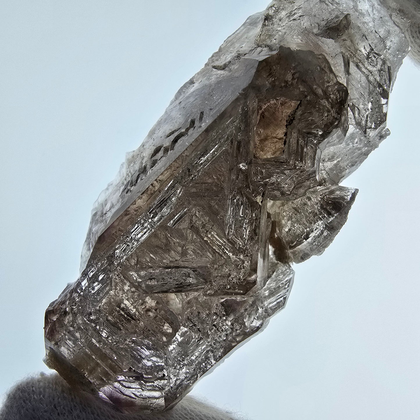 Sceptre fantôme squelette en quartz fumé DT, poche Saint-Valentin en calcite UV, Namibie 82 x 38 x 26 mm 