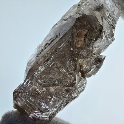 Sceptre fantôme squelette en quartz fumé DT, poche Saint-Valentin en calcite UV, Namibie 82 x 38 x 26 mm 
