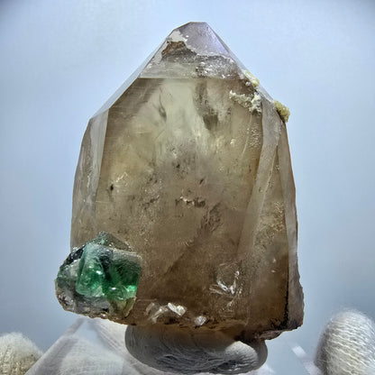Cube de fluorite fantôme, quartz fumé et hyalite, spécimen d'Erongo, Namibie, 61 x 46 x 37 mm 