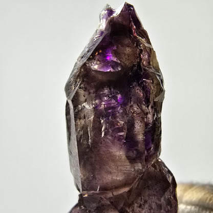Améthyste fantôme rare, sceptre DT, amas Brandberg, Namibie, 49 x 21 x 14 mm 