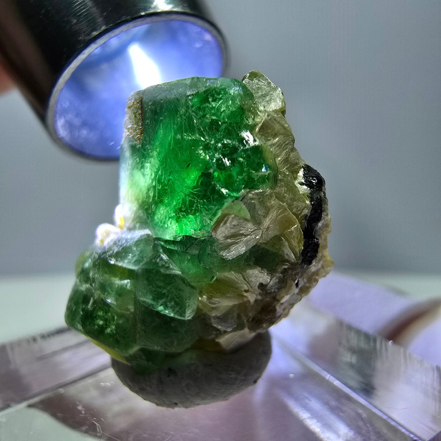 Cube de fluorite fantôme, spécimen de muscovite, Erongo, Namibie, 23 x 17 x 17 mm 