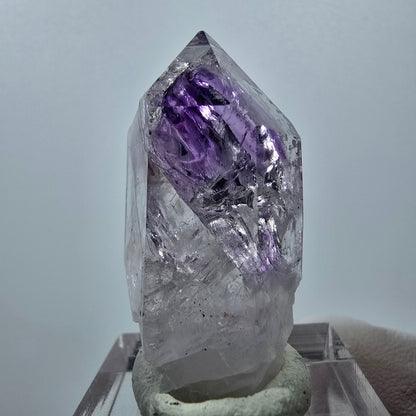 Améthyste fantôme, mine d'hématite Point Streep, Goboboseb, Namibie, 39 x 19 x 16 mm 