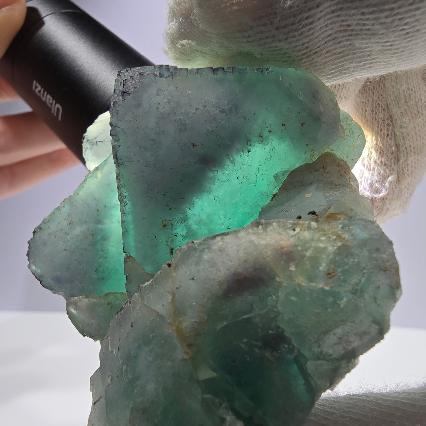 Grand spécimen de cube de fluorite fantôme, parqueté zonal Okorusu Namibie 74*68*36mm 