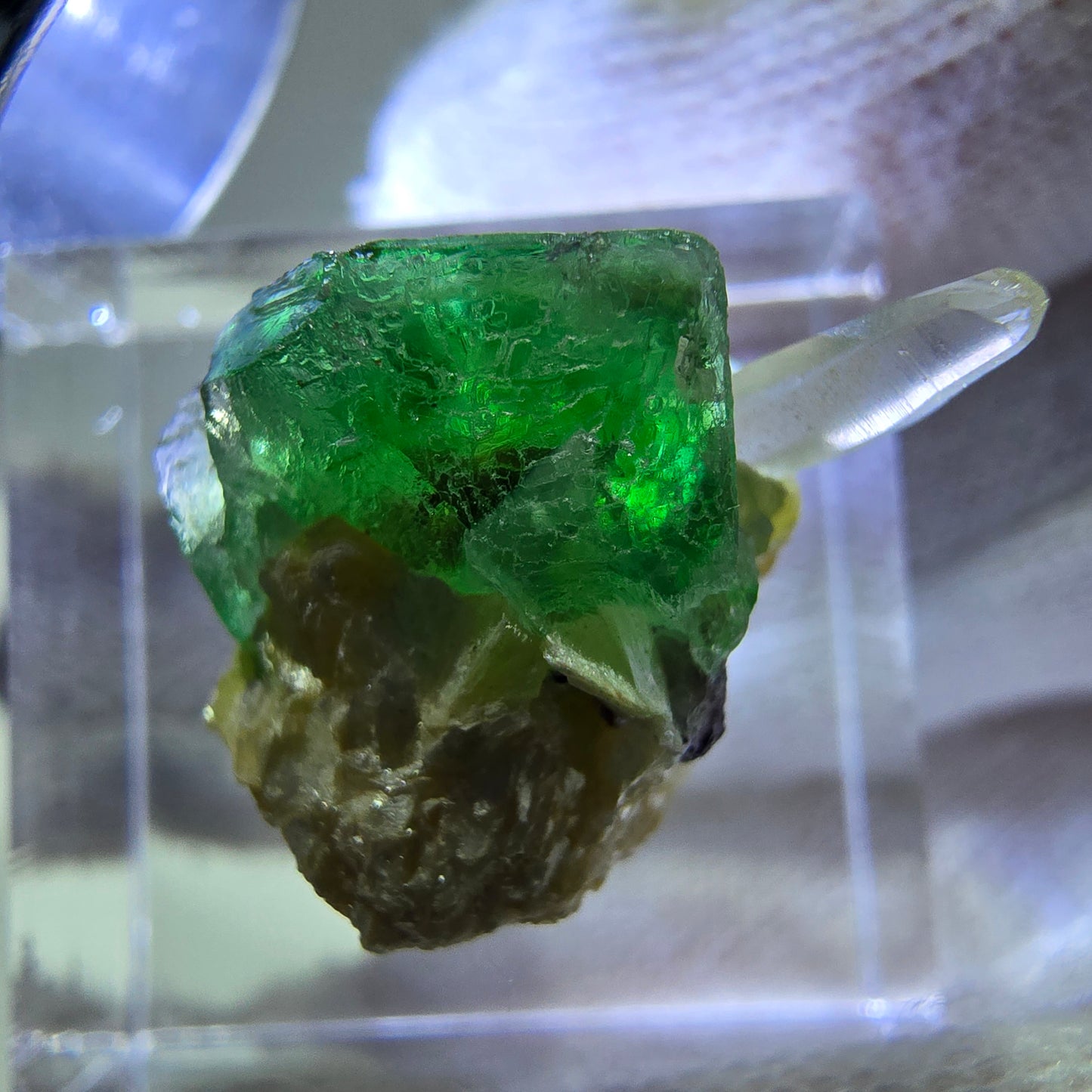 Cube de fluorite fantôme, quartz fumé, hyalite et muscovite, spécimen d'Erongo, Namibie, 20 x 15 x 13 mm 