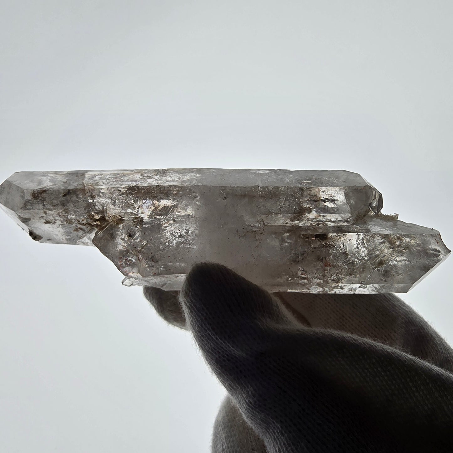 Sceptre de poche Saint-Valentin en hématite fantôme squelette, quartz fumé, Namibie, 114 x 39 x 23 mm 