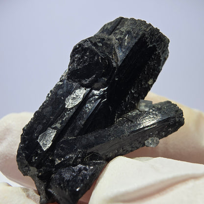 Rare spécimen de tourmaline Schorl et de fluorite cubique, Erongo, Namibie, 32 x 21 x 14 mm 