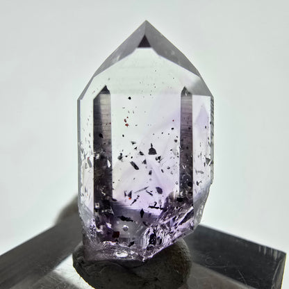 Améthyste fantôme avec hématite, mine Streep, Goboboseb, Namibie, 27 x 14 x 11 mm 