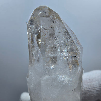 Goboboseb de poche en quartz fumé fantôme lémurien, squelette DT Stage Valentine, Namibie, 64 x 23 x 21 mm 