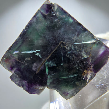 Spécimen rare de cube de fluorite fantôme, vert zonal et violet, Okorusu, Namibie, 28 x 25 x 18 mm 