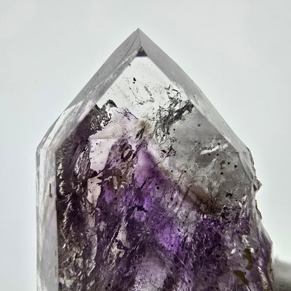 Améthyste fantôme avec hématite, mine Streep, Goboboseb, Namibie, 43 x 30 x 19 mm 