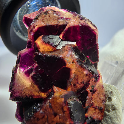 Spécimen rare de cube de fluorite fantôme zonal jaune violet Okorusu, Namibie 40*22*13mm 