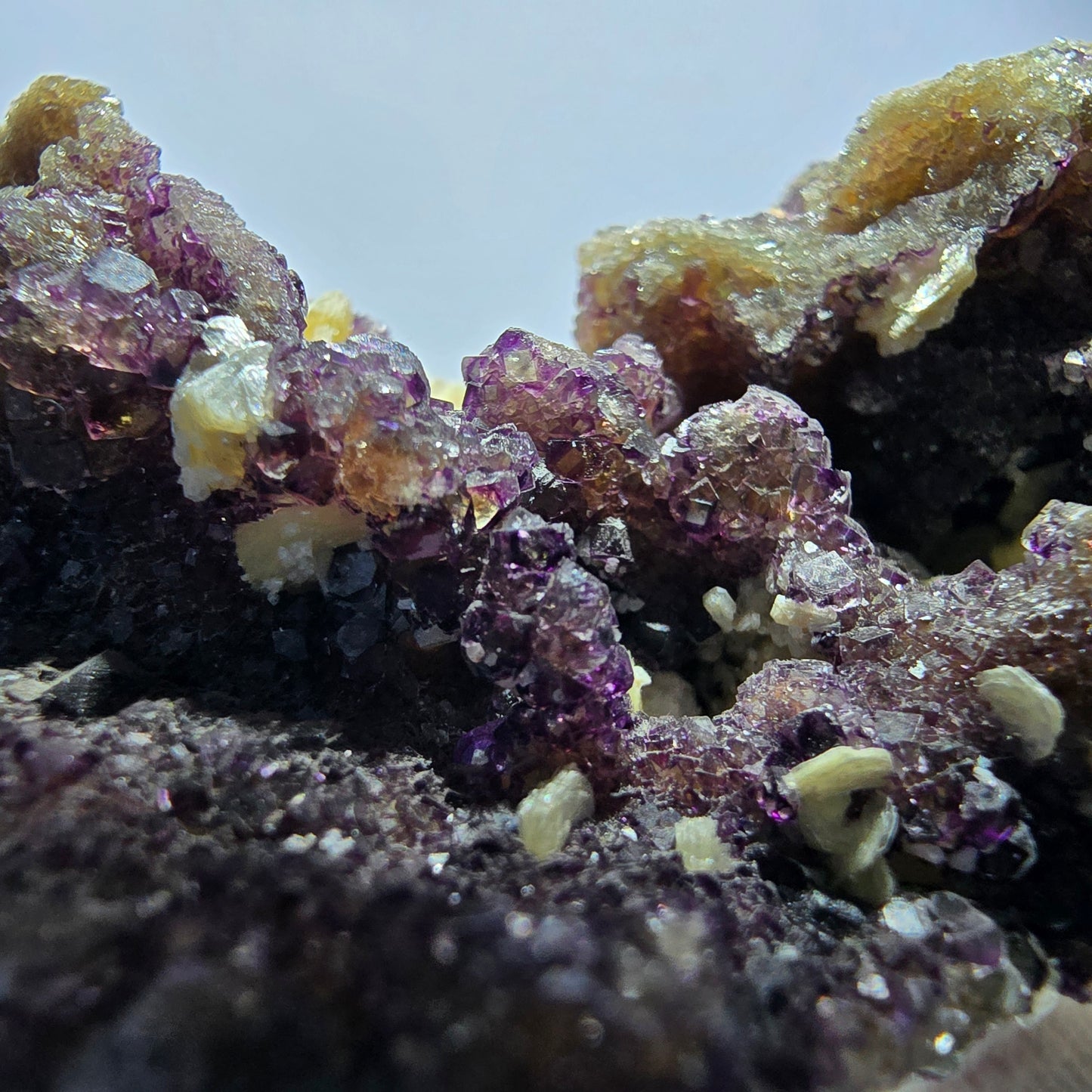 Rare spécimen de fluorite fantôme, muscovite, vert-violet, Erongo, Namibie, 82 x 56 x 49 mm 