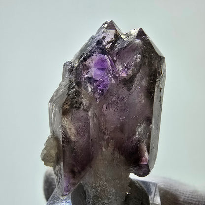 Améthyste fantôme rare, sceptre DT, amas Brandberg, Namibie, 50 x 26 x 24 mm 