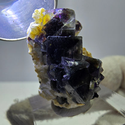 Spécimen de fluorite fantôme colorée, tourmaline scholle, muscovite, Erongo, Namibie, 30 x 19 x 20 mm 