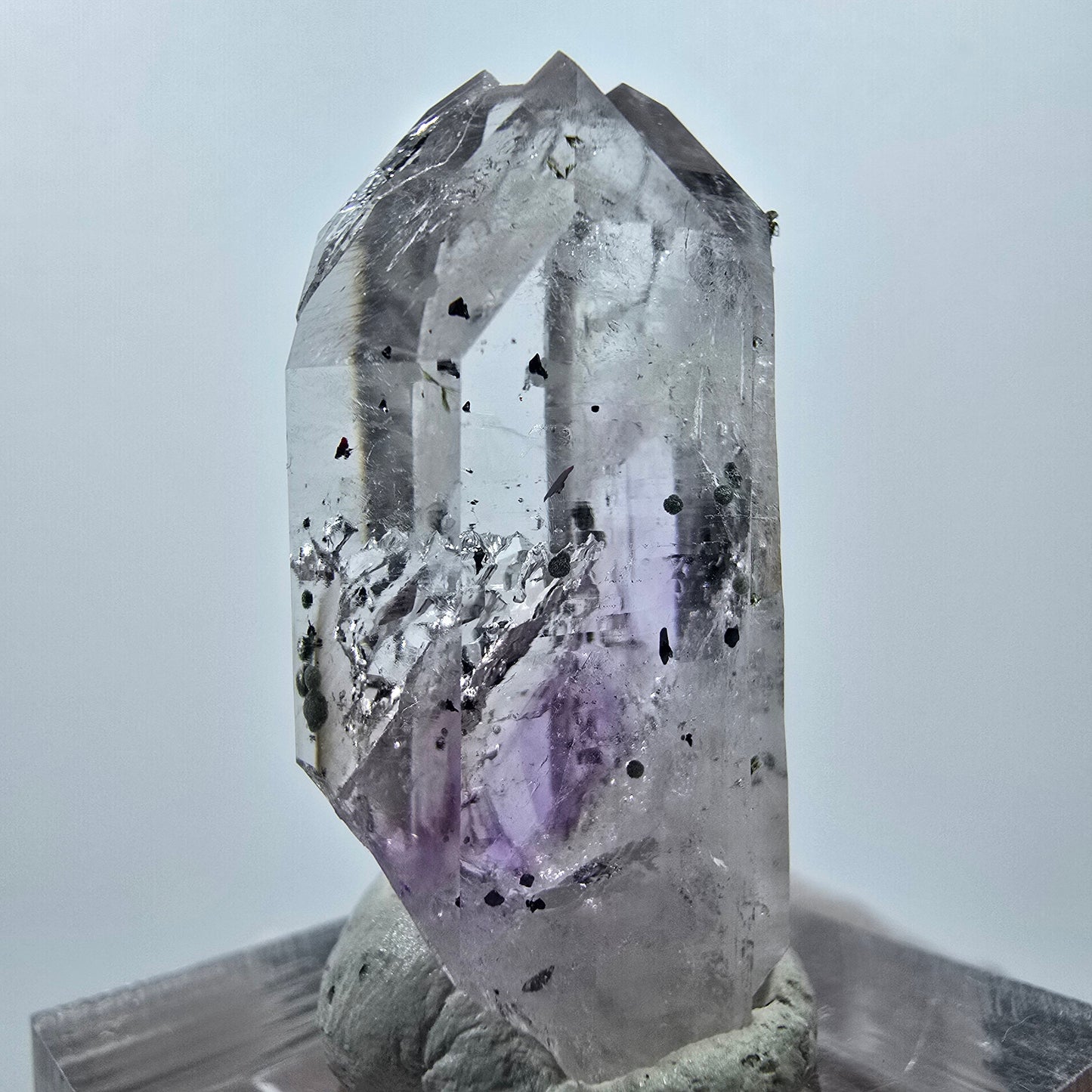 Améthyste fantôme, mine d'hématite Point Streep, Goboboseb, Namibie, 33 x 16 x 13 mm 