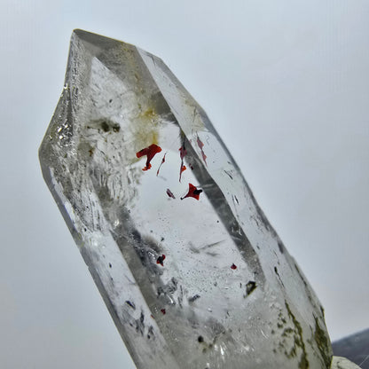 Quartz clair Harlequin Point Streep Mine, Goboboseb, Namibie 28 x 11 x 10 mm 