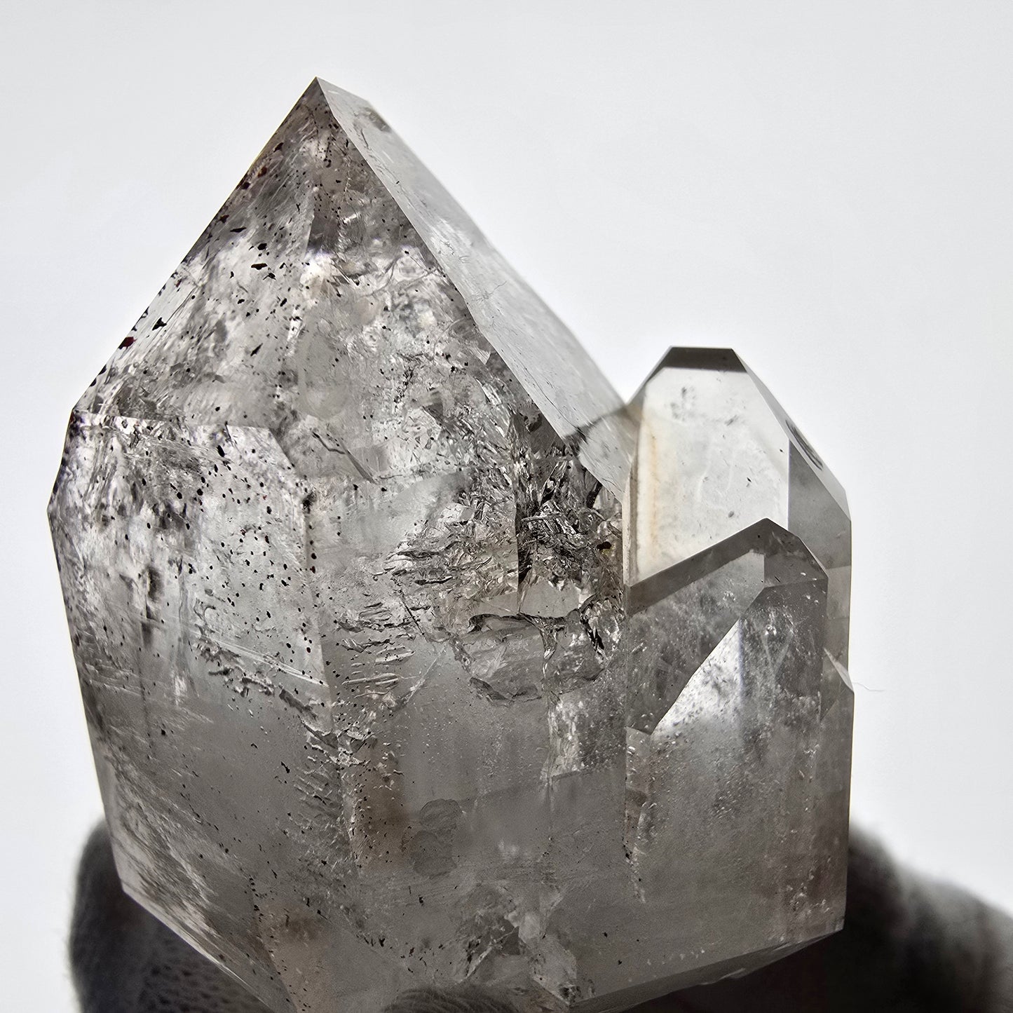Sceptre de poche en hématite et quartz fumé, fantôme squelette, Saint-Valentin, Goboboseb, Namibie, 58 x 45 x 32 mm 