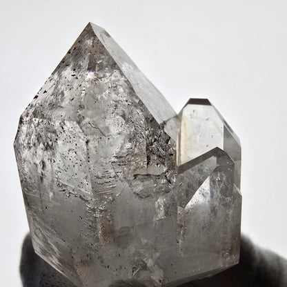 Sceptre de poche en hématite et quartz fumé, fantôme squelette, Saint-Valentin, Goboboseb, Namibie, 58 x 45 x 32 mm 