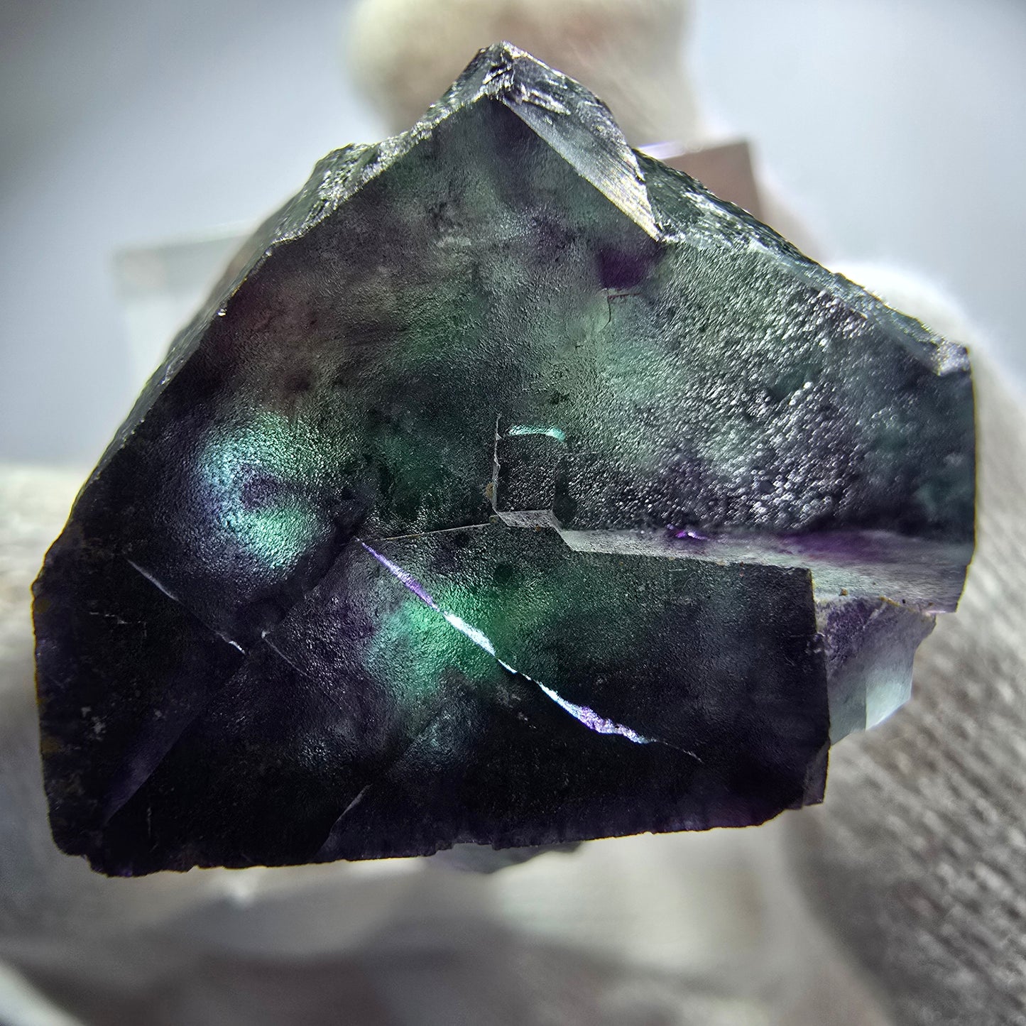 Spécimen rare de cube de fluorite fantôme, vert zonal et violet, Okorusu, Namibie, 29 x 23 x 20 mm 
