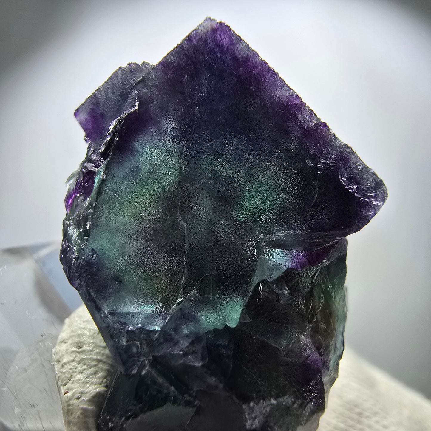 Spécimen rare de cube de fluorite fantôme, vert zonal et violet, Okorusu, Namibie, 38 x 30 x 24 mm 