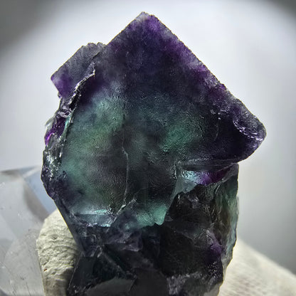 Spécimen rare de cube de fluorite fantôme, vert zonal et violet, Okorusu, Namibie, 38 x 30 x 24 mm 