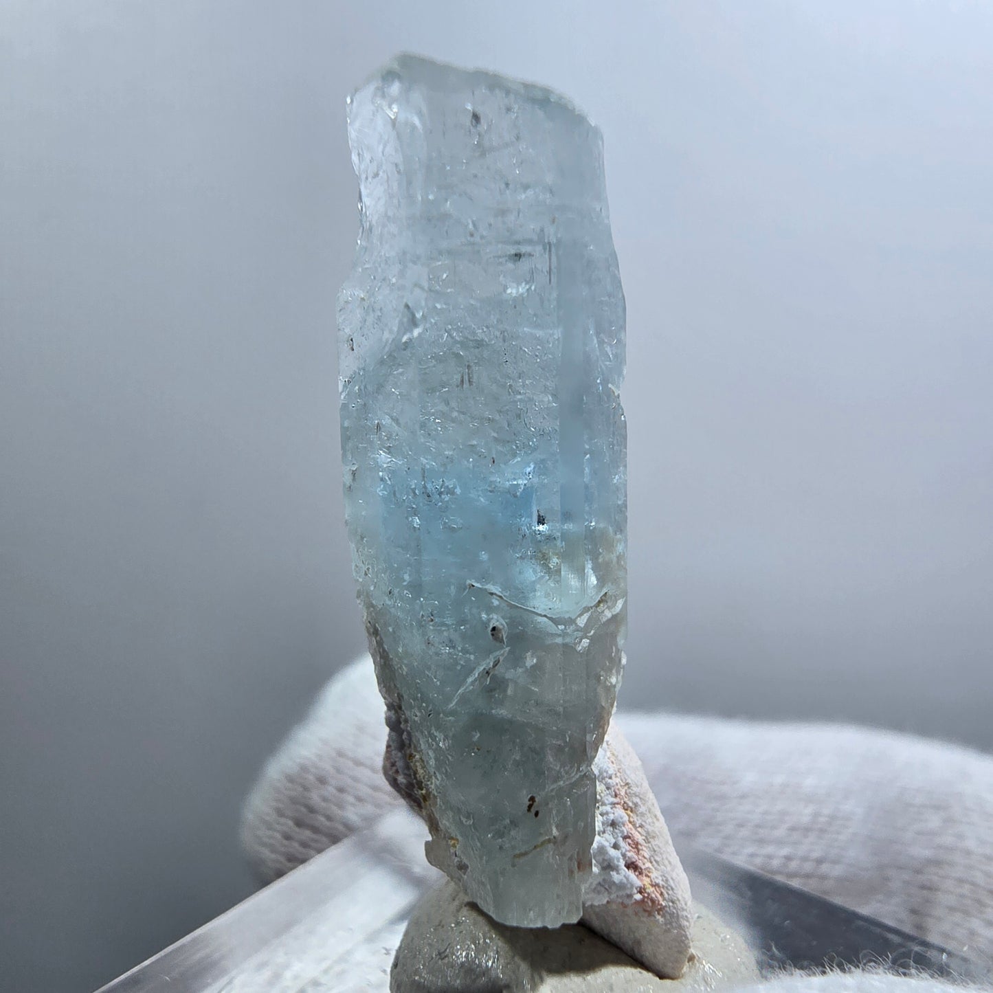 Aigue-marine rare, spécimen d'orthose, Erongo, Namibie, 35 x 12 x 8 mm 