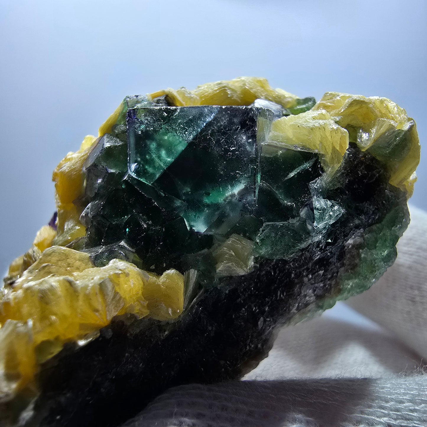 Cube de fluorite fantôme zonal, spécimen de muscovite, Erongo, Namibie, 60 x 33 x 33 mm 