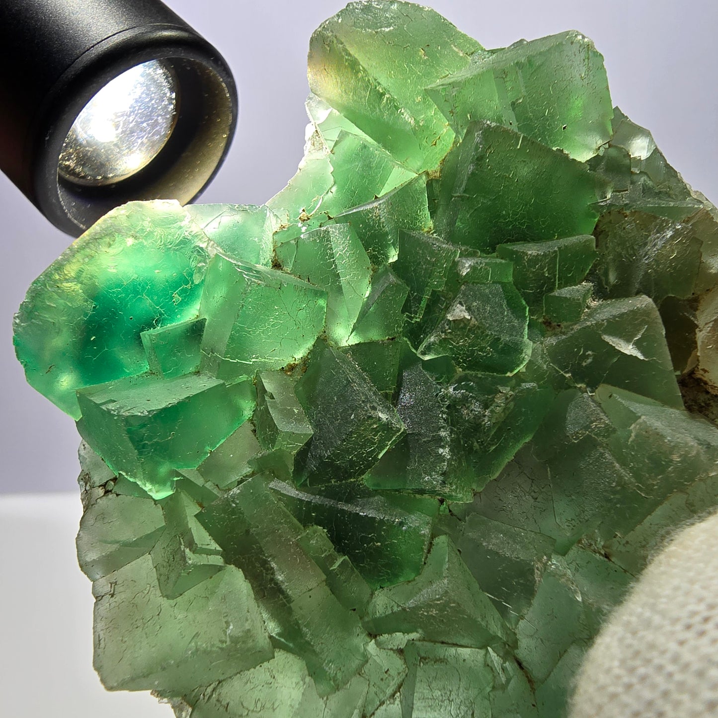 Grand cube de fluorite fantôme étagé, vert Okorusu Namibie 100*74*22mm 