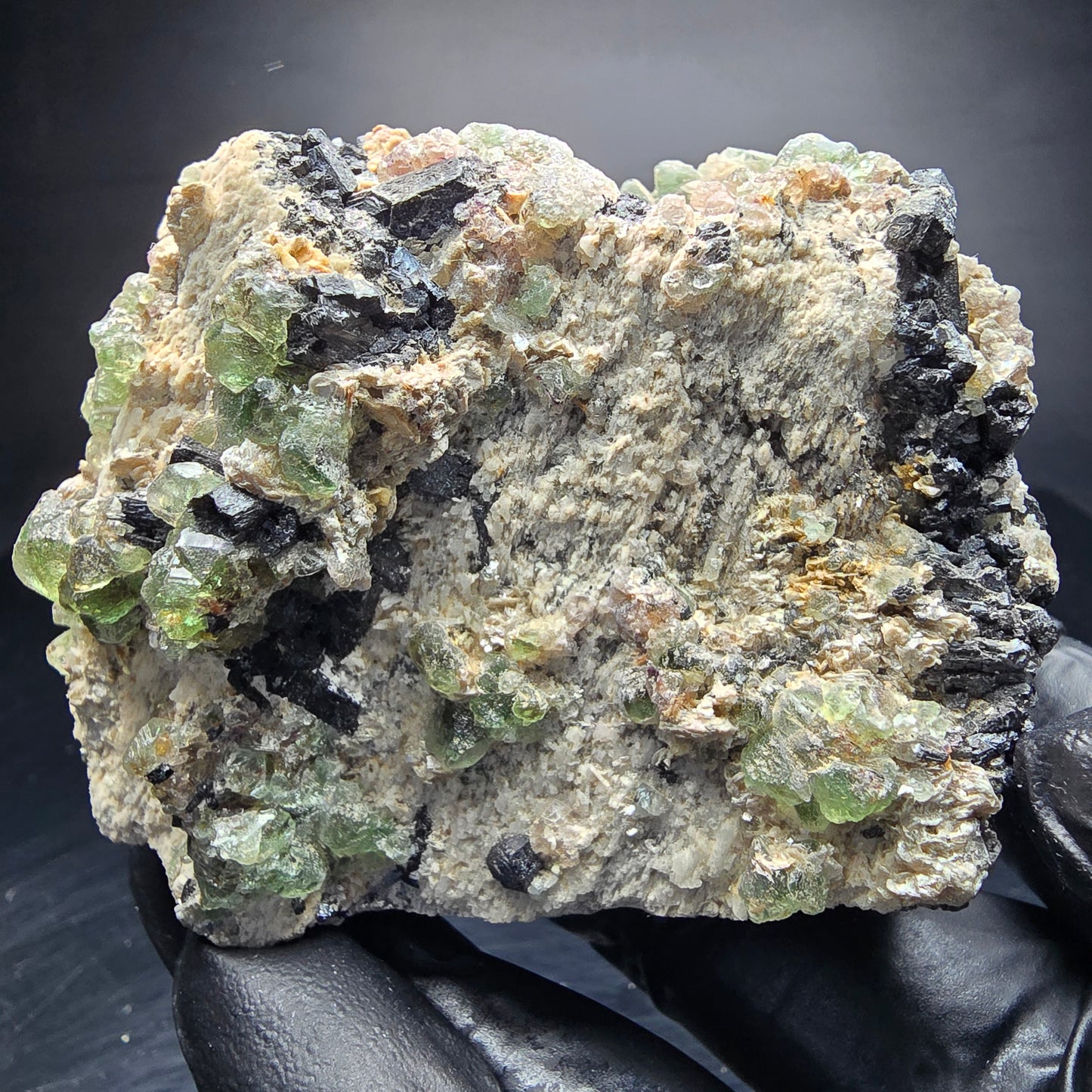 Grande fluorite fantôme, tourmaline Schörl, stade muscovite Erongo Namibie 82*51*58mm