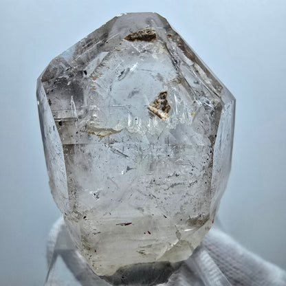 Pointe de sceptre en quartz fumé fantôme transparent, Goboboseb, Namibie, 44 x 33 x 22 mm 