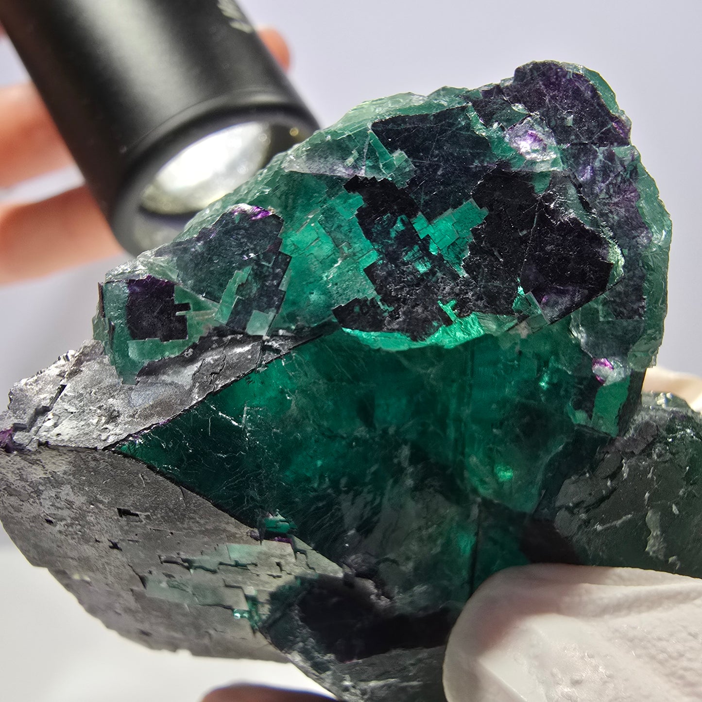 Spécimen de cube de fluorite fantôme vert violet zonal 11:11 Angel Pocket, Namibie 69*53*40mm 