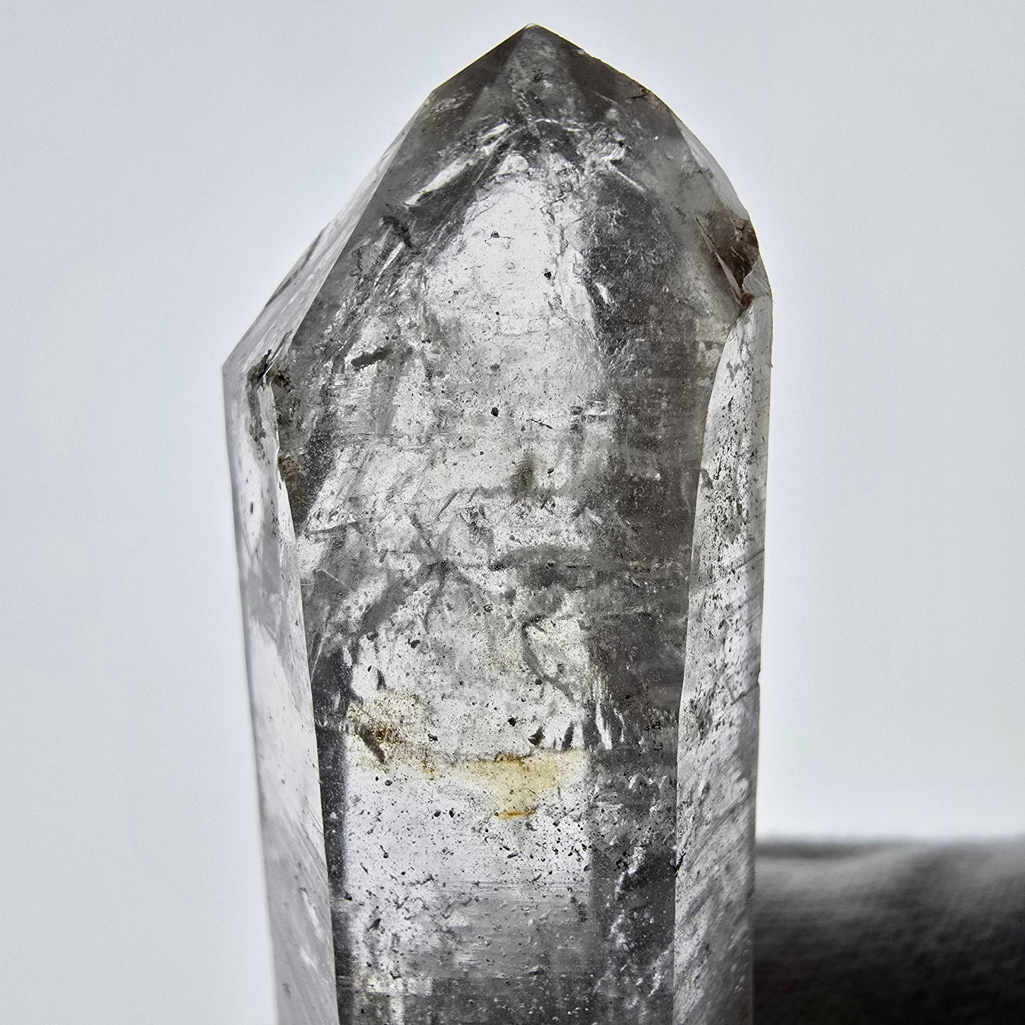 Quartz fumé squelette fantôme lémurien DT, calcite UV Valentine Pocket, Namibie 91 x 26 x 19 mm 