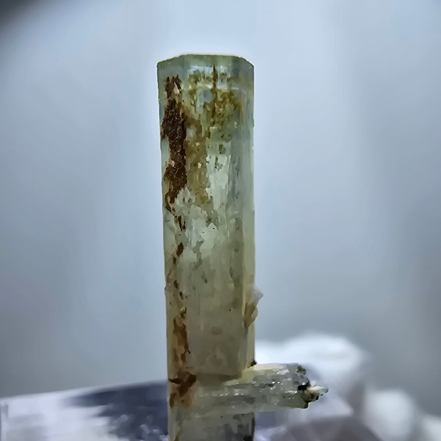 Cristal d'aigue-marine X rare, bleu Erongo, Namibie 26*8*4mm 