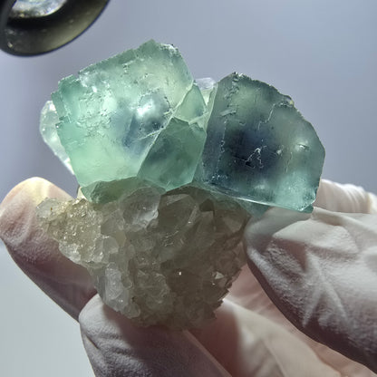 Rare cube de fluorite fantôme, spécimen de quartz vert violet Okorusu Namibie 44 x 32 x 26 mm 
