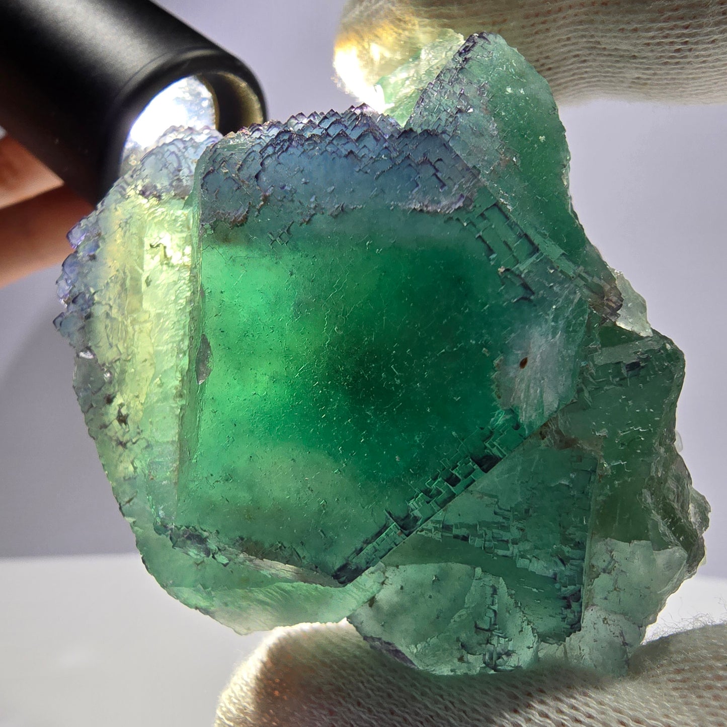 Grand spécimen de cube de fluorite fantôme, parqueté zonal Okorusu Namibie 69*58*33mm 