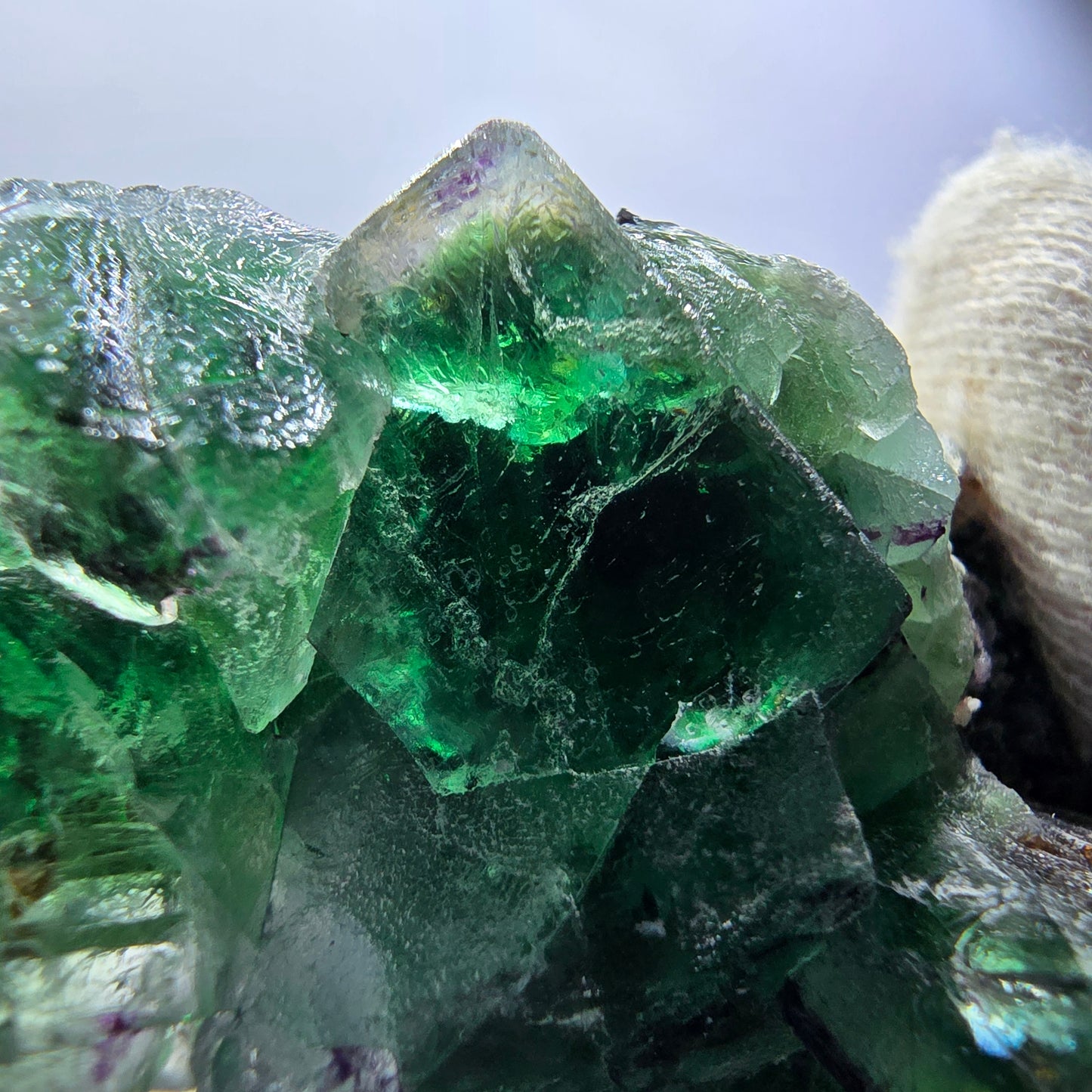 Fluorite fantôme, muscovite, hyalite, tourmaline Schörl, Erongo, Namibie, 49 x 38 x 30 mm 