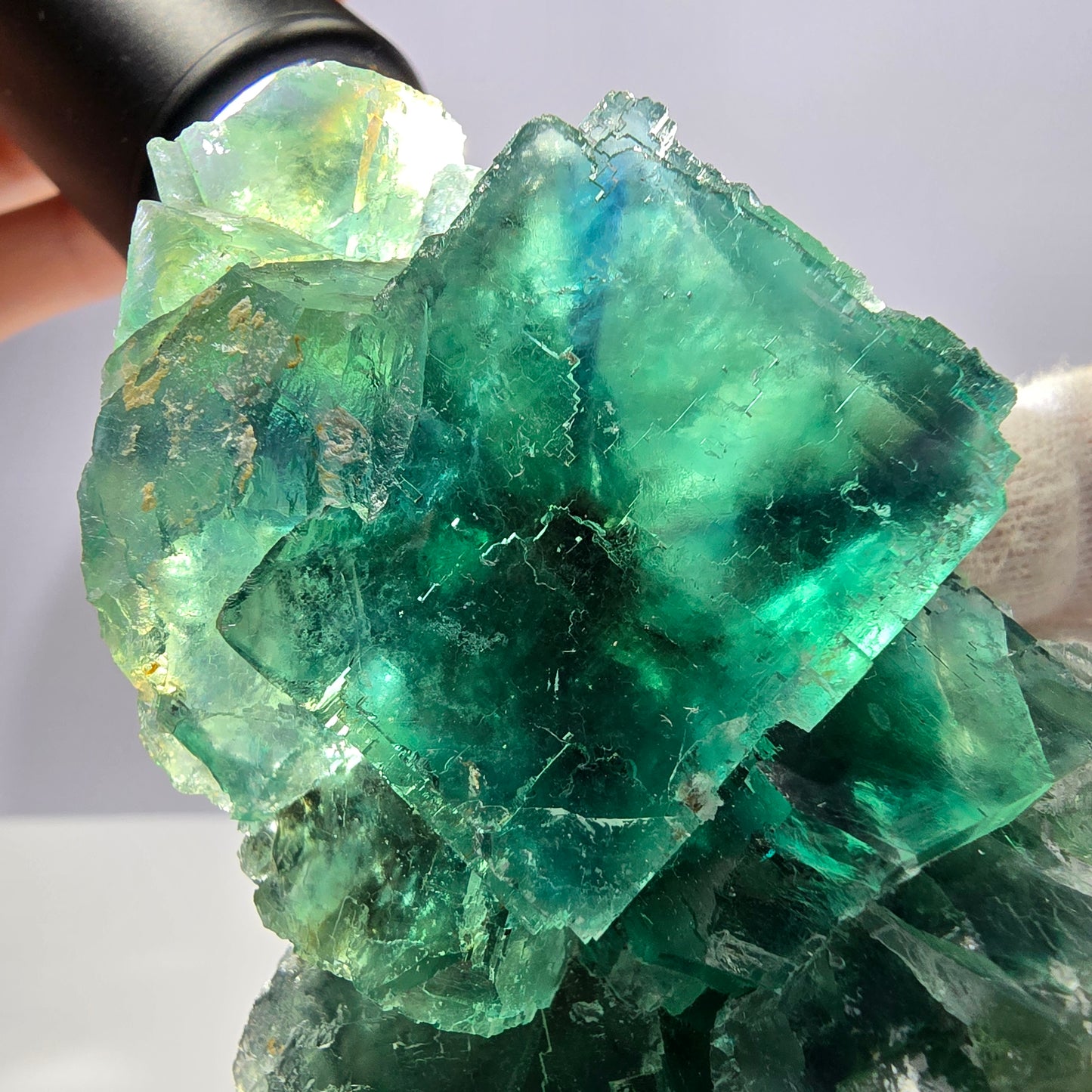 Grand spécimen de cube de fluorite fantôme, parqueté vert Okorusu, Namibie, 85 x 61 x 34 mm 