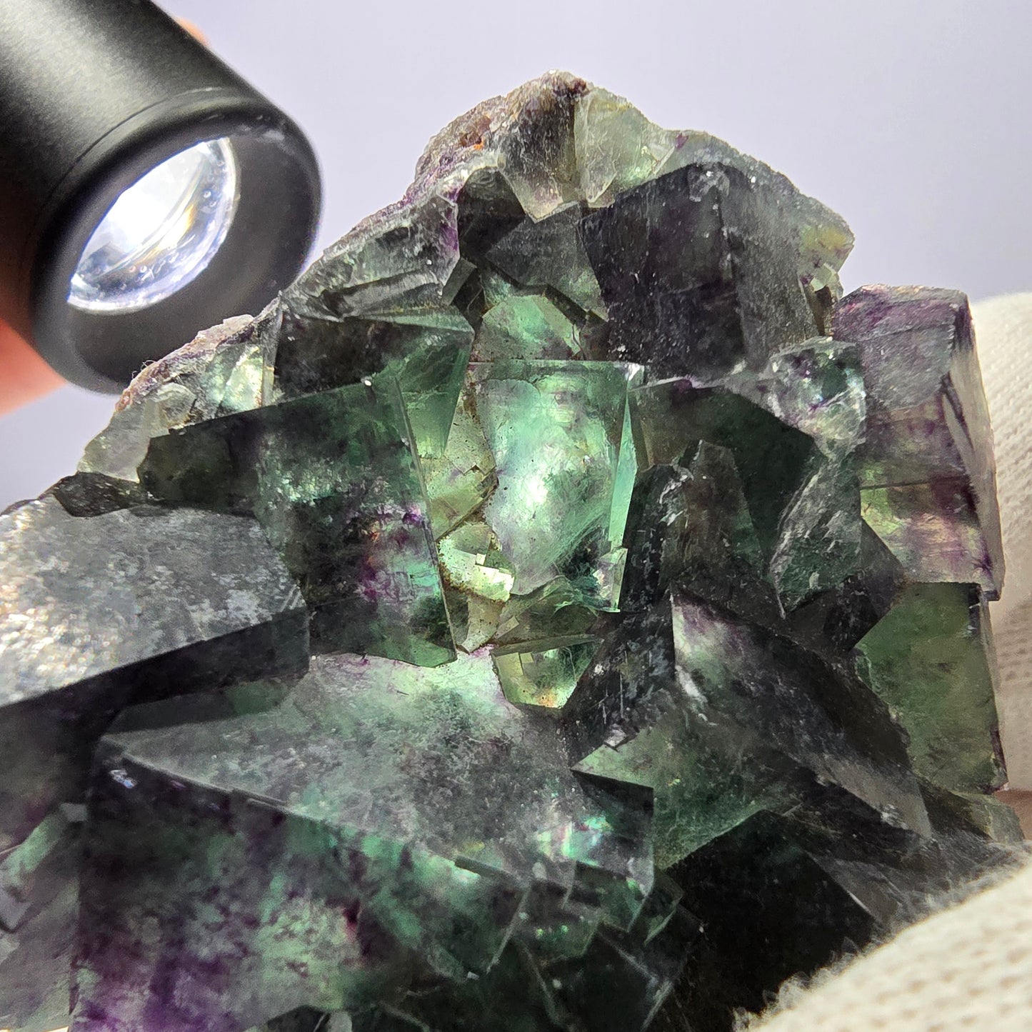 Rare spécimen de cube de fluorite fantôme, parqueté zonal Okorusu Namibie 76 x 62 x 27 mm 