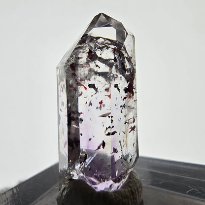 Mine d'améthyste Harlequin Phantom Point Streep, Goboboseb, Namibie, 25 x 10 x 10 mm 