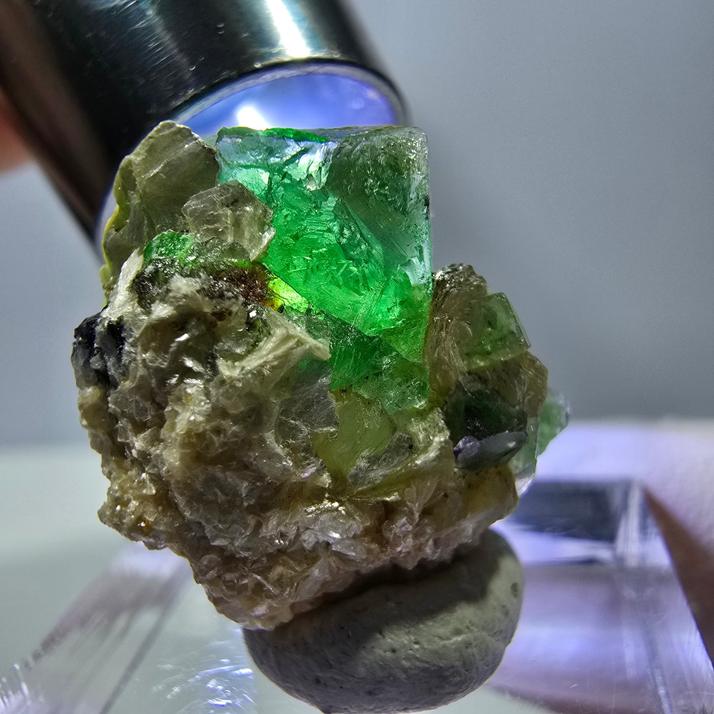 Cube de fluorite fantôme, spécimen de muscovite, Erongo, Namibie, 23 x 17 x 17 mm 