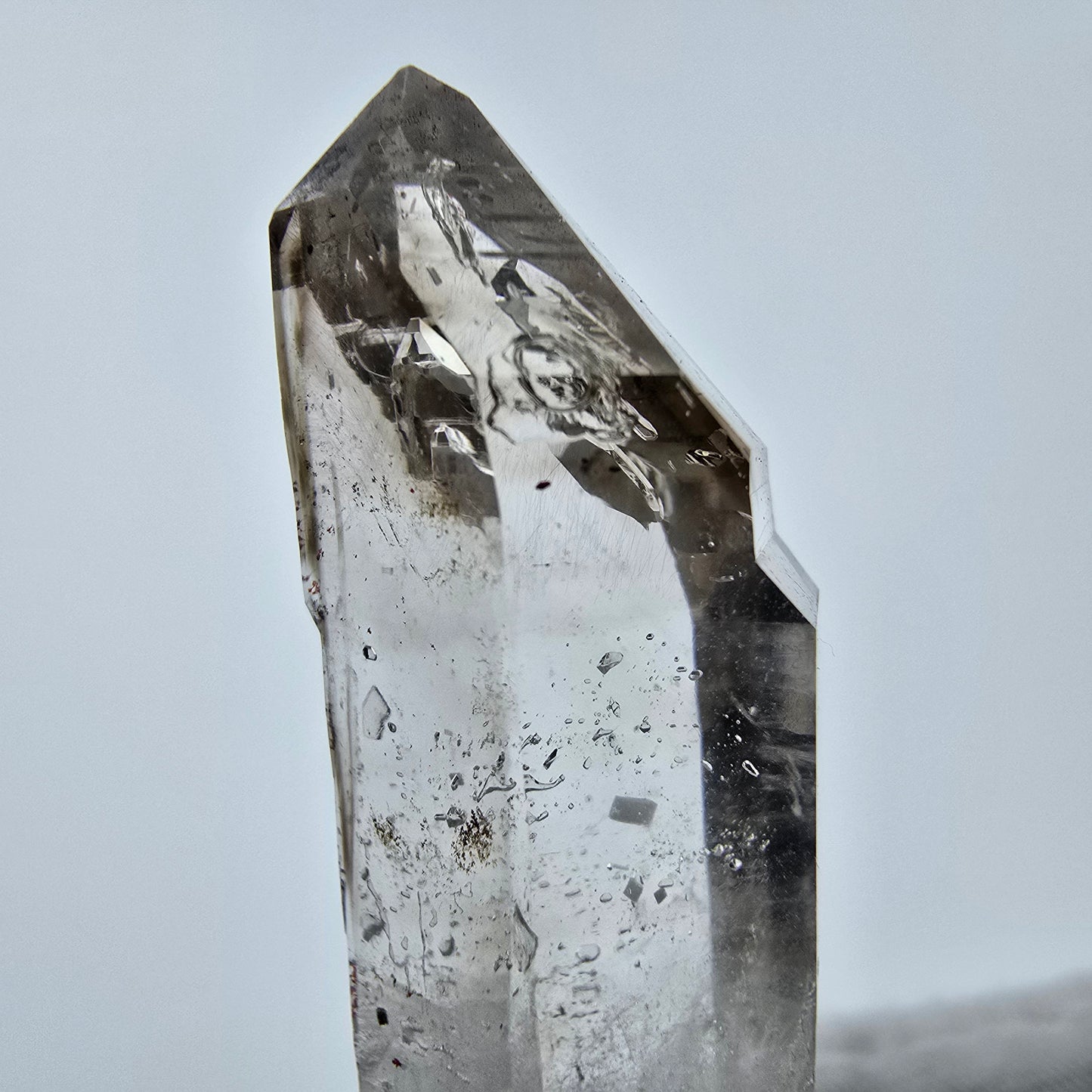 Enhydro Phantom Quartz fumé Sceptre Tip 1x Bubble Goboboseb, Namibie 50*16*16mm 