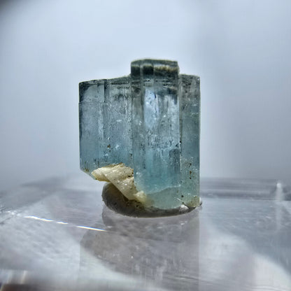 Seltener Aquamarin X mit Schörl Turmalin Erongo, Namibia 12*9*9mm