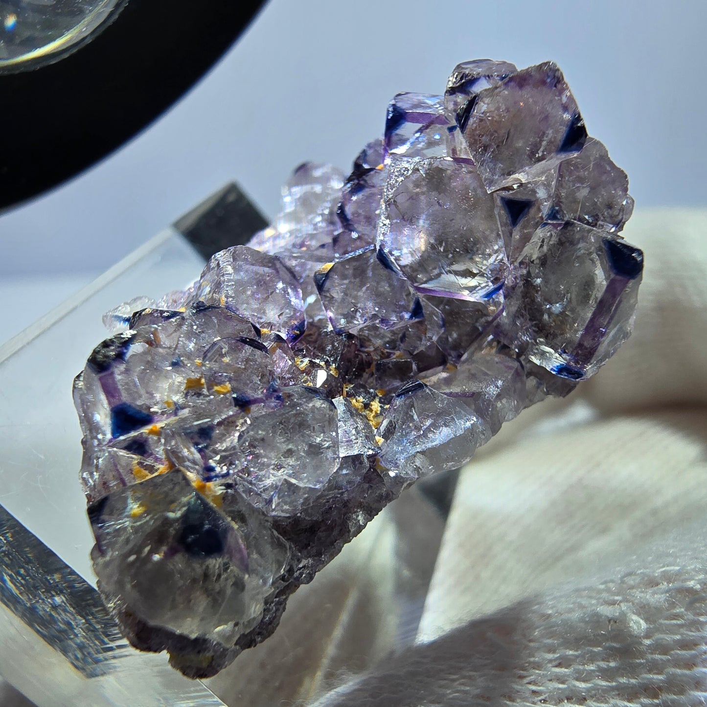 Spécimen rare de cube de fluorite fantôme zonal blanc violet Okorusu, Namibie 35*23*16mm 