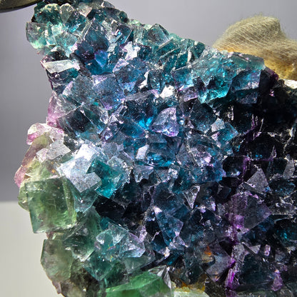 Grand spécimen de cube de fluorite fantôme vert bleu violet Okorusu, Namibie 104*60*28mm 