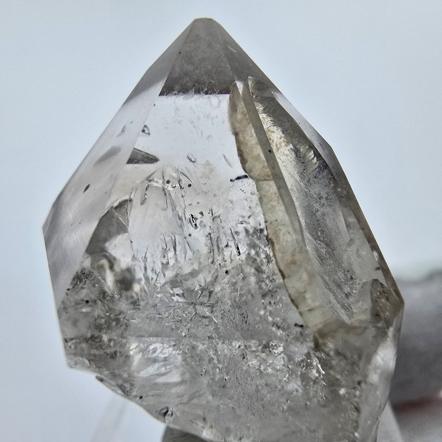 Enhydro Phantom Rauchquarz Zepter Spitze 1x Blase Goboboseb, Namibia 35*27*17mm