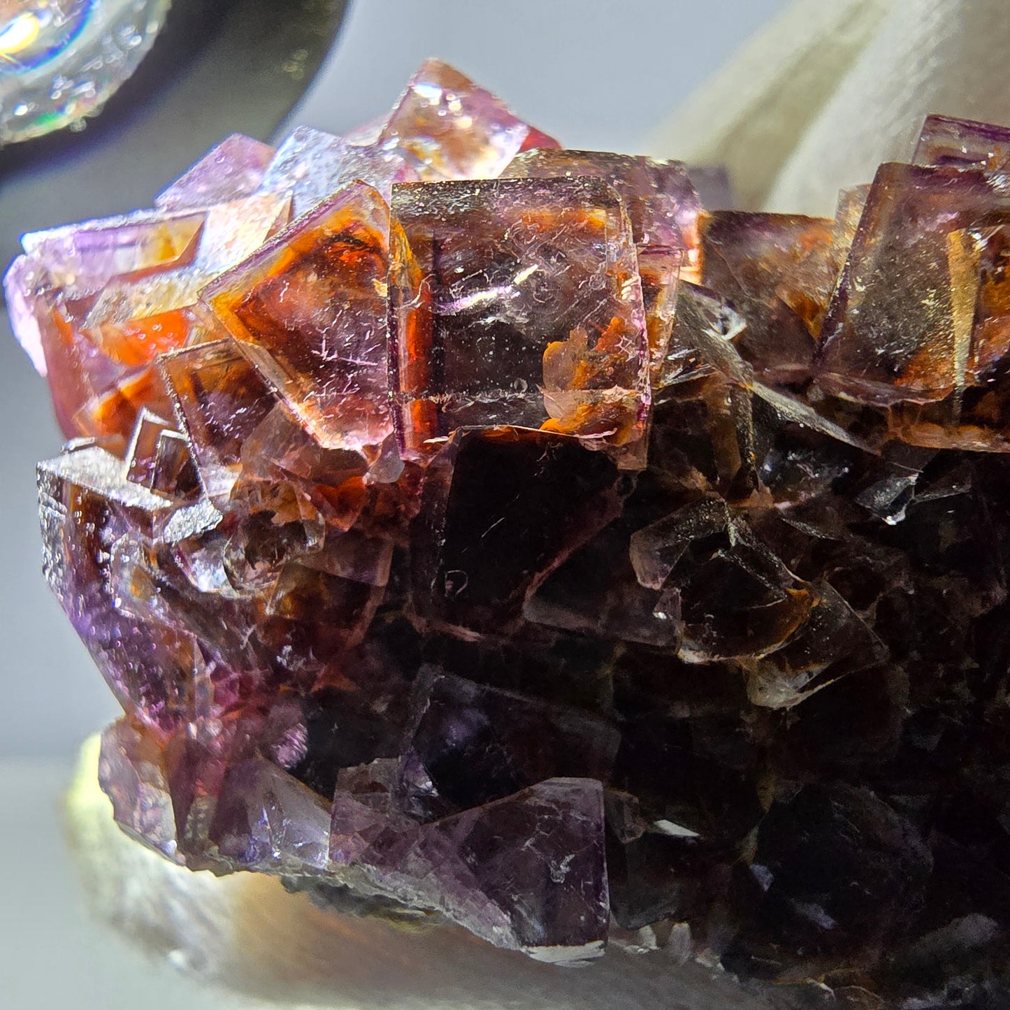 Rare spécimen de cube de fluorite fantôme, violet jaune Okorusu Namibie 63*59*34mm 